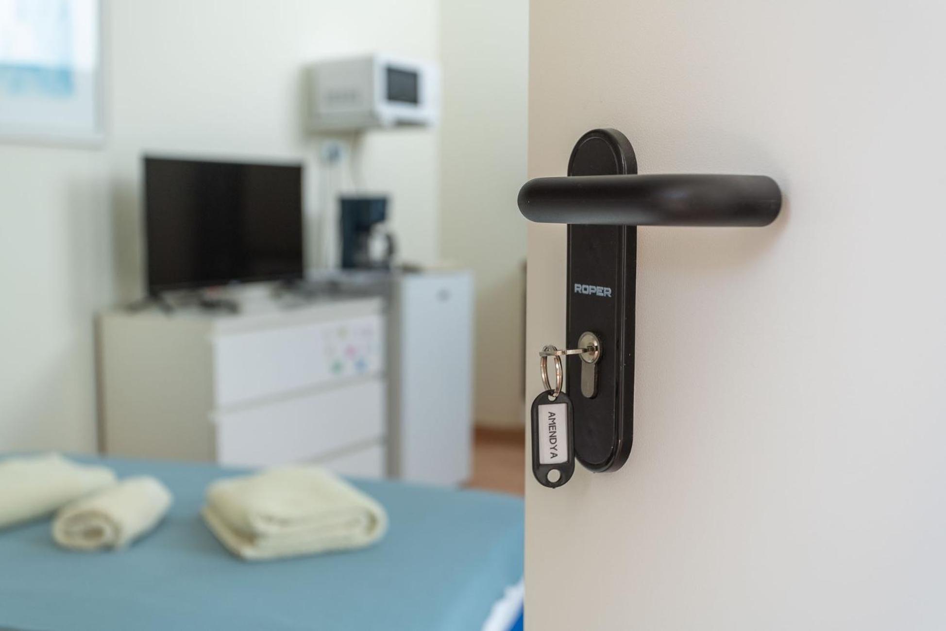 Blife Alicya Private Rooms Faro Bagian luar foto