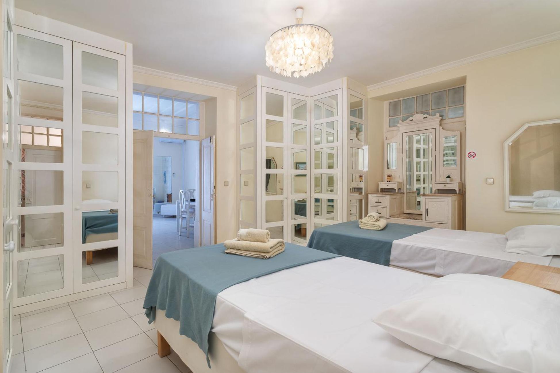 Blife Alicya Private Rooms Faro Bagian luar foto