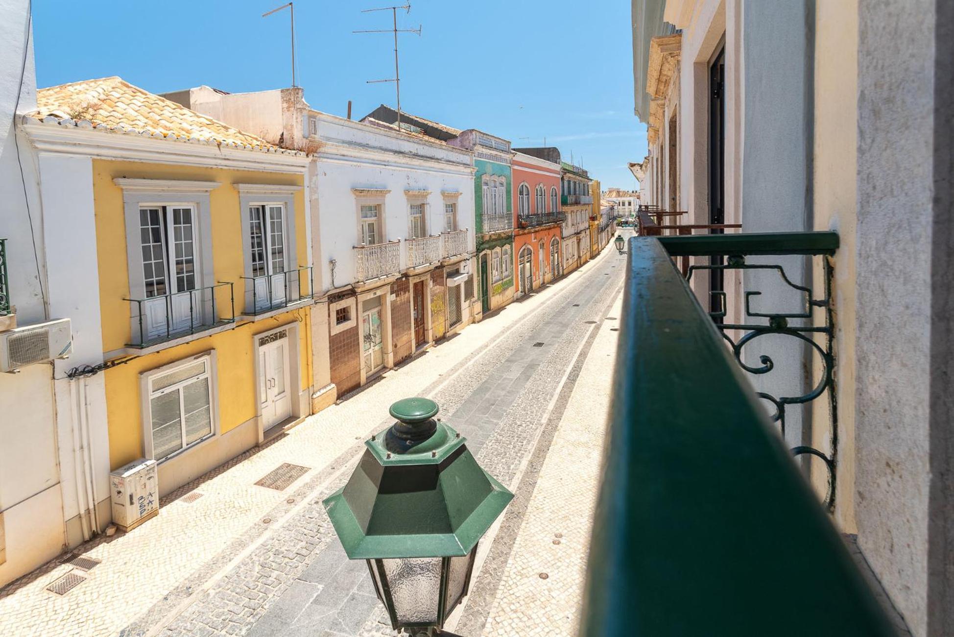 Blife Alicya Private Rooms Faro Bagian luar foto